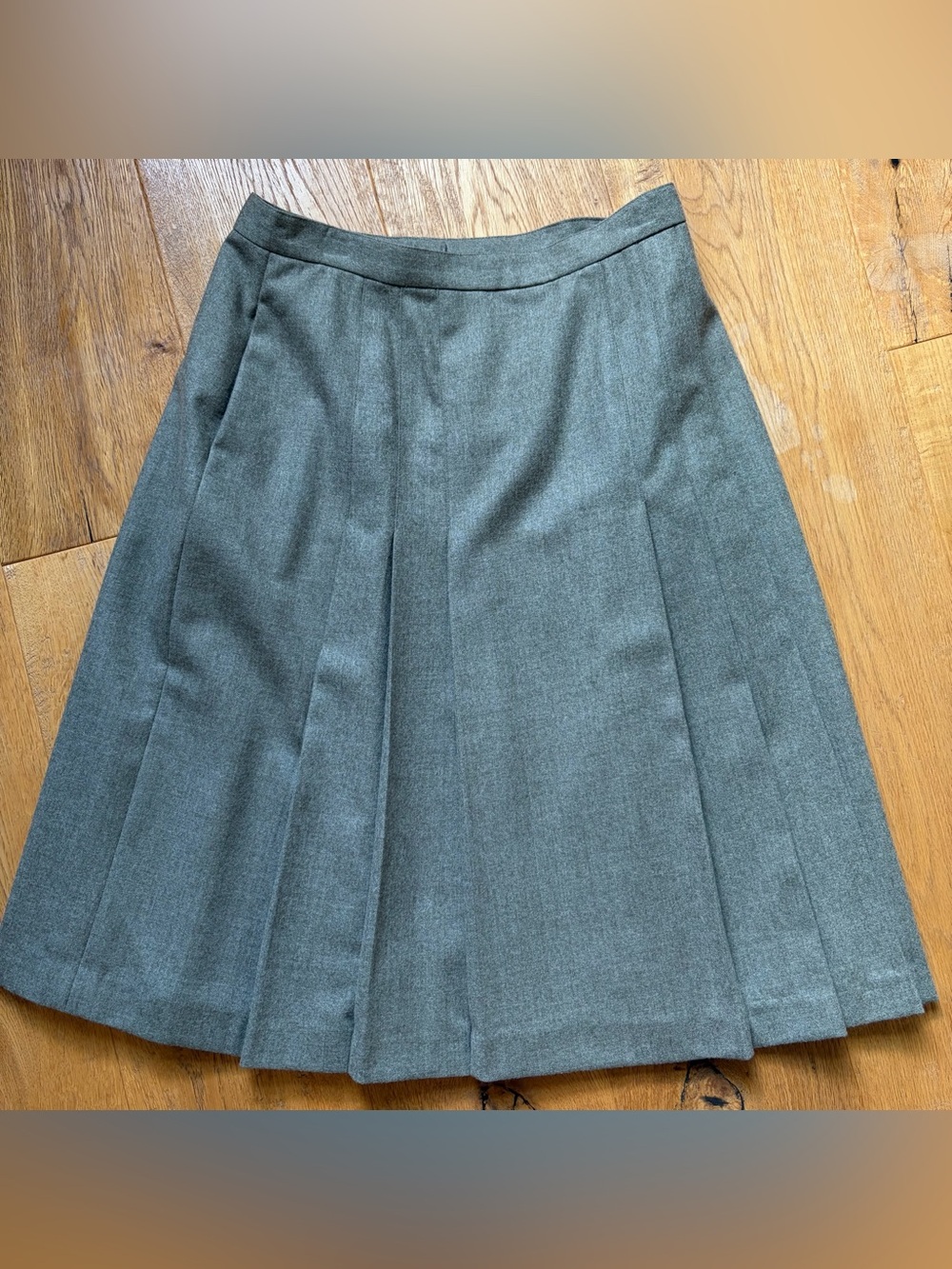 Harvé Bernard 100% wool vintage olive green skirt